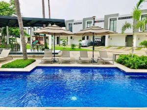 Relax at Casa 33 Pool Club and Security