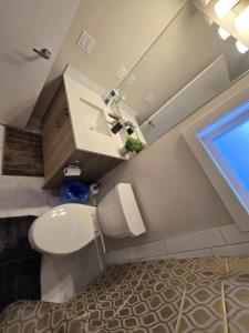 Modern Cozy Home - Spacious & Near Airport