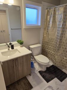 Modern Cozy Home - Spacious & Near Airport