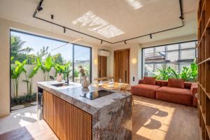 Art Villas- Designer Pool Retreat Close to Shops & Dining