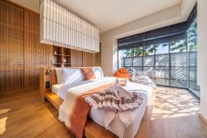 Art Villas- Designer Pool Retreat Close to Shops & Dining