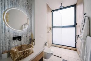 Lakay Monteverde with Heated Pool, Golf Cart, Breakfast
