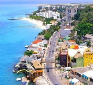 Montego Bay Studio Condo Hip Strip across Dr Cave Beach Near Airport Sleeps 2