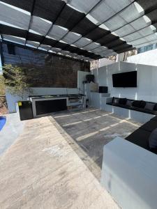 Casa estilo cabaña con alberca infinita climatizada