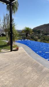 Casa estilo cabaña con alberca infinita climatizada