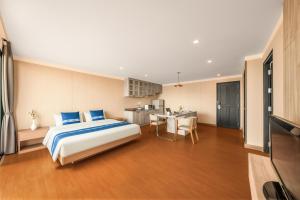 Tycoon Holiday Hotel