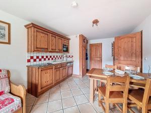 Appartement spacieux avec balcon et parking, proche des pistes - FR-1-344-1250