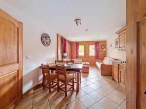 Appartement spacieux avec balcon et parking, proche des pistes - FR-1-344-1250