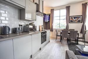 Modern 3-Bed 2 Bath Flat Sleeps 6 · Halifax Centre
