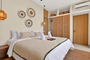 Tropical Luxury 2BR Villa Escape - 2 Minutes to Beach