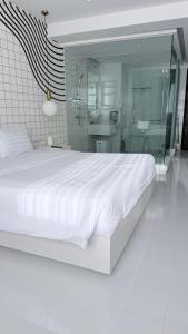 Studio in the Utopia Naiharn Max apartments, 6th floor