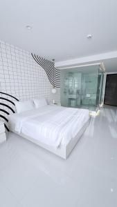 Studio in the Utopia Naiharn Max apartments, 6th floor