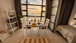 #8 Sunset Seaview NearJetty& Gaya St-Mango House8