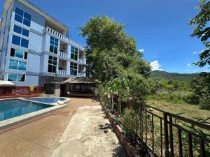 Cloudy Hill Hostel & Villa
