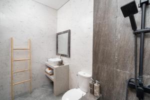 3 Kamar Tidur Di Legian