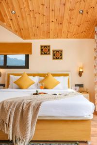 ELIVAAS Signature Kosh Villa with Private Balconies & Panoramic 360 Mountain Views