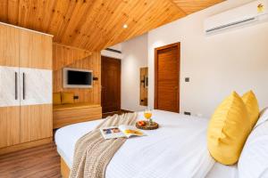 ELIVAAS Signature Kosh Villa with Private Balconies & Panoramic 360 Mountain Views