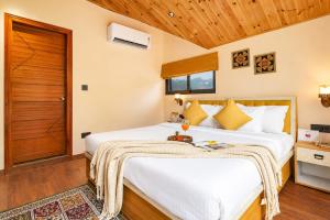 ELIVAAS Signature Kosh Villa with Private Balconies & Panoramic 360 Mountain Views