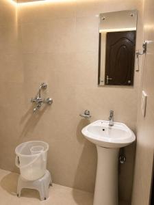 Grand Vista Retriet- A luxury Mountain View Property In Mussoorie By Lilly