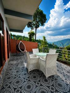 Grand Vista Retriet- A luxury Mountain View Property In Mussoorie By Lilly