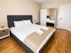 Skyline Urban Apartment near Diamond Mall