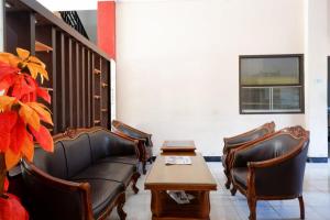 RedDoorz Plus near Stadion Wijaya Kusuma