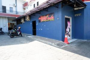 RedDoorz Plus near Stadion Wijaya Kusuma