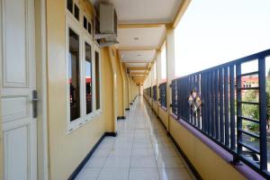 RedDoorz Plus near Stadion Wijaya Kusuma
