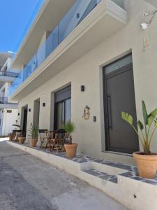 Port 7 Suites
