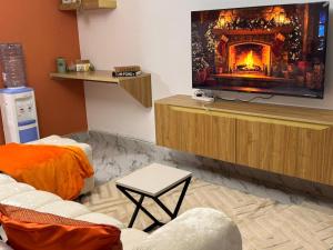MGs Sunrise Studio Apartment with Balcony & Mt Kenya Views