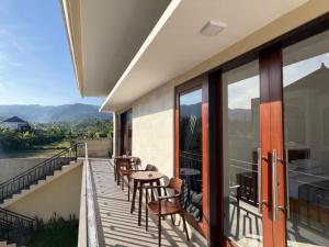 Qiana House