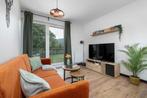 Przytulne Apartamenty Blisko Gór z Balkonem i Parkingiem by Noclegi Renters