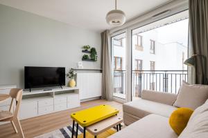 Aleja Krakowska Lavish Apartment by BookingHost