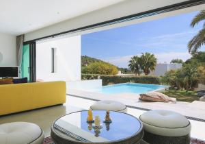 Luxurious 5-Bedroom Villa with Private Pool in Punta Martinet