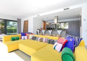 Luxurious 5-Bedroom Villa with Private Pool in Punta Martinet