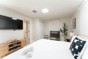 Villa Aurielle, Elegant 5BR Escape Near Miami Beach