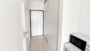 1 room apartment, balcony, Zuzany Chalupovej 18B
