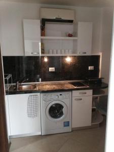 Apartment Sleeps 2 with Pool & Balcony