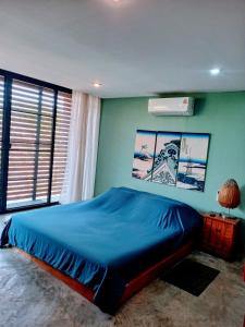 Quiet Chiang Mai NY Loft with exotic bougainvillea