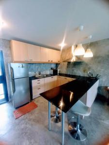 Quiet Chiang Mai NY Loft with exotic bougainvillea