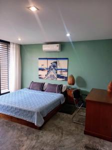 Quiet Chiang Mai NY Loft with exotic bougainvillea