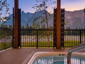 Skyridge Mountain Retreat 4BR with BBQ Near Banff