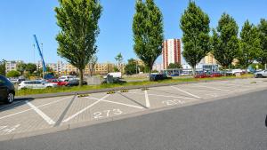 1 room apartment, balcony, Zuzany Chalupovej 18