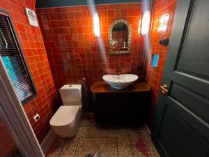 0Bama - Unique Upcycled Tiny House