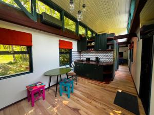 0Bama - Unique Upcycled Tiny House