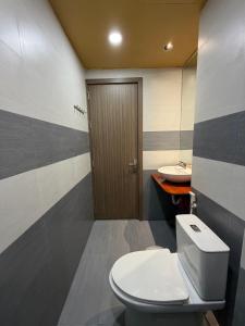 Mustard Room - Studio 2 giường King, view hoàng hôn - miễn phí gym và hồ bơi