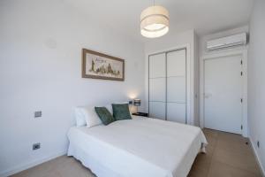 Alvor T2, Vista Rio, Piscina, AC e WiFi - 6 Pessoas