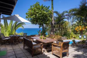 Home2Book Atlantic View Rustic Villa