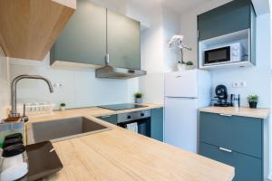 Prime Stay - Deluxe 3 Bedroom Family Apartment - Parking Included