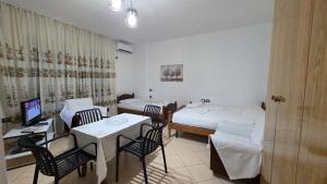 Vlora escape